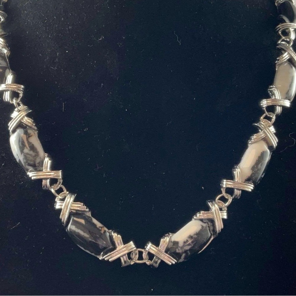 Elegant Zebra Jasper Stone and Silver Tone 20” necklace - Picture 6 of 8